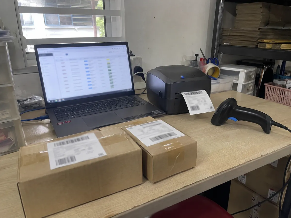 E-commerce operations — illustrative service scene